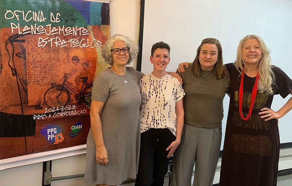 Cecília Robert foi recebida pelas professoras Maria Raquel GM Pires Clarice Santos e Natália Duarte nas instalações da pós graduação do Centro de Estudos Avançados Multidisciplinares